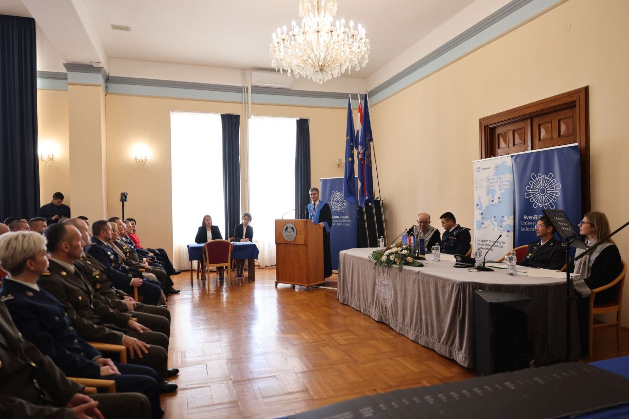 Svečana promocija časnika HVU „Dr. Franjo Tuđman“ i Hrvatskog ratnog zrakoplovstva Svečana promocija časnika HVU „Dr. Franjo Tuđman“ i Hrvatskog ratnog zrakoplovstva