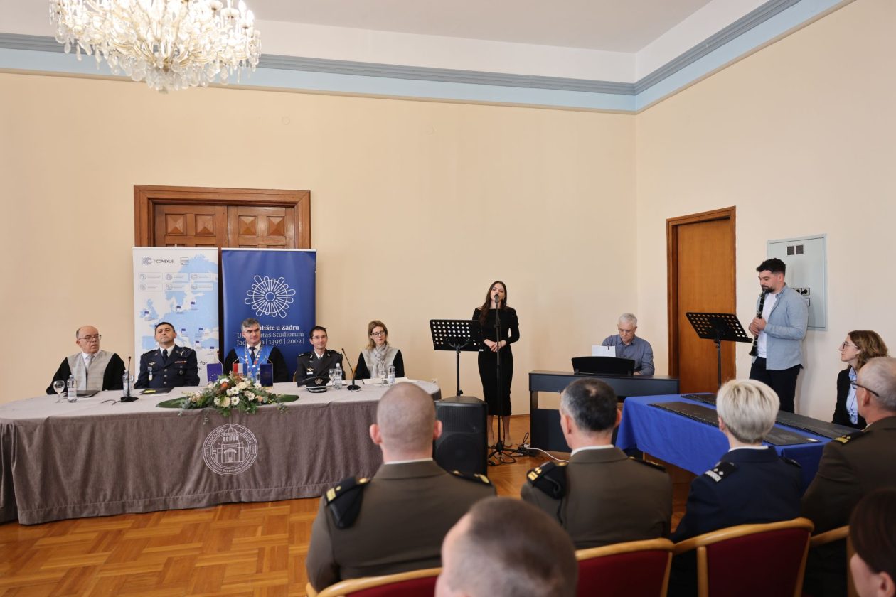 Svečana promocija časnika HVU „Dr. Franjo Tuđman“ i Hrvatskog ratnog zrakoplovstva Svečana promocija časnika HVU „Dr. Franjo Tuđman“ i Hrvatskog ratnog zrakoplovstva