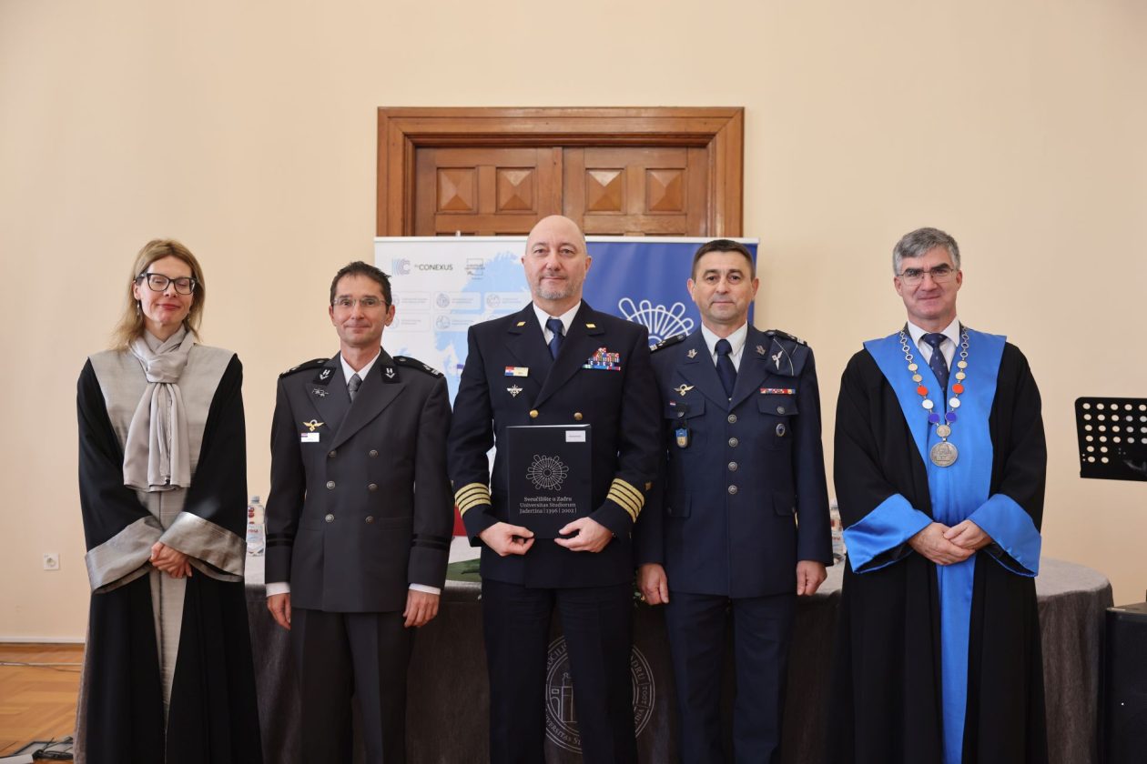 Svečana promocija časnika HVU „Dr. Franjo Tuđman“ i Hrvatskog ratnog zrakoplovstva Svečana promocija časnika HVU „Dr. Franjo Tuđman“ i Hrvatskog ratnog zrakoplovstva