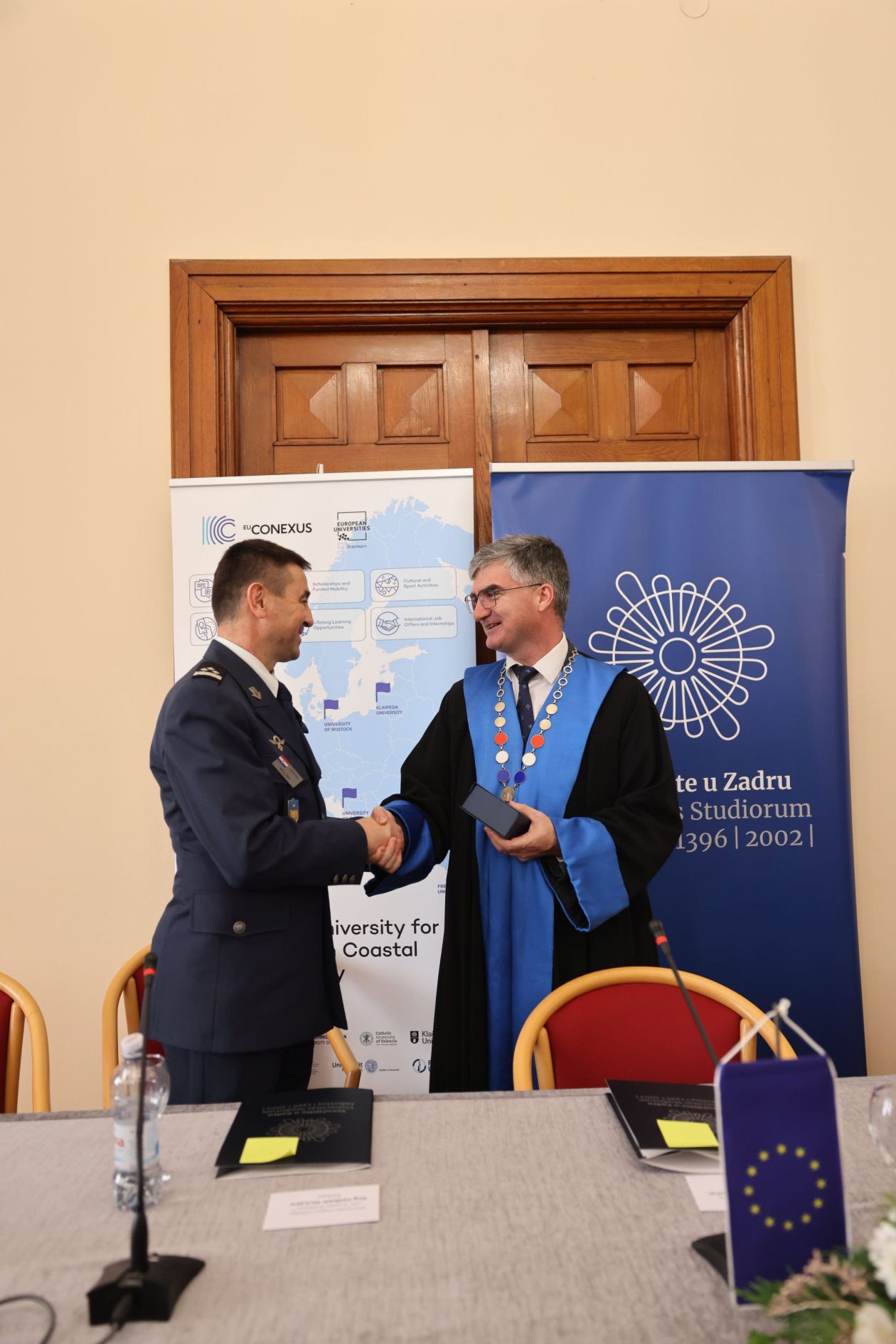 Svečana promocija časnika HVU „Dr. Franjo Tuđman“ i Hrvatskog ratnog zrakoplovstva Svečana promocija časnika HVU „Dr. Franjo Tuđman“ i Hrvatskog ratnog zrakoplovstva