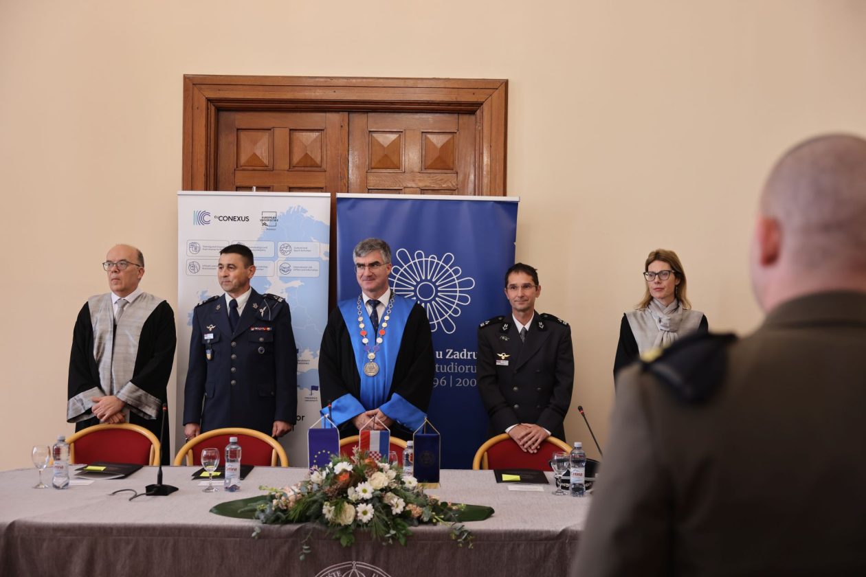 Svečana promocija časnika HVU „Dr. Franjo Tuđman“ i Hrvatskog ratnog zrakoplovstva Svečana promocija časnika HVU „Dr. Franjo Tuđman“ i Hrvatskog ratnog zrakoplovstva