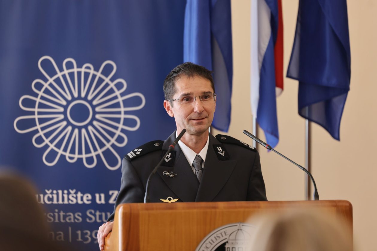 Svečana promocija časnika HVU „Dr. Franjo Tuđman“ i Hrvatskog ratnog zrakoplovstva Svečana promocija časnika HVU „Dr. Franjo Tuđman“ i Hrvatskog ratnog zrakoplovstva