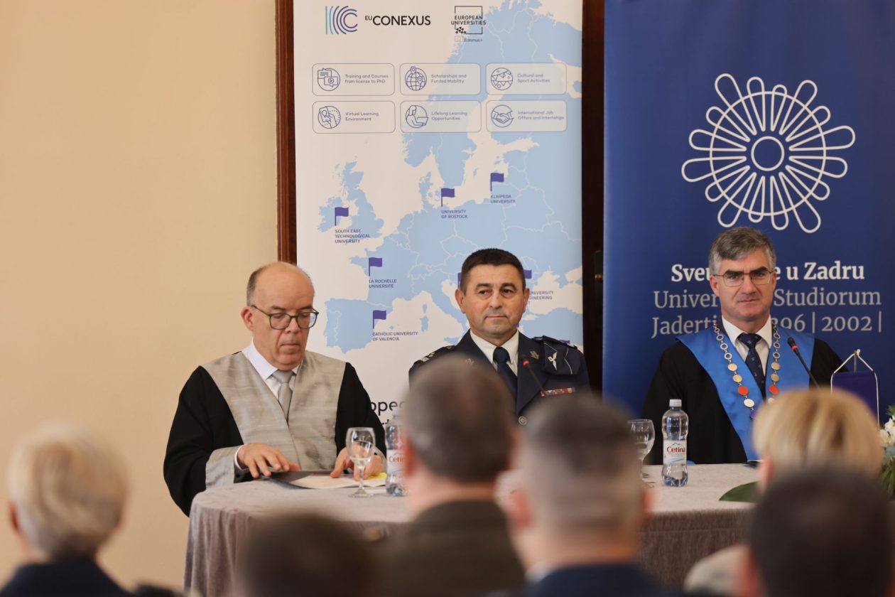 Svečana promocija časnika HVU „Dr. Franjo Tuđman“ i Hrvatskog ratnog zrakoplovstva Svečana promocija časnika HVU „Dr. Franjo Tuđman“ i Hrvatskog ratnog zrakoplovstva