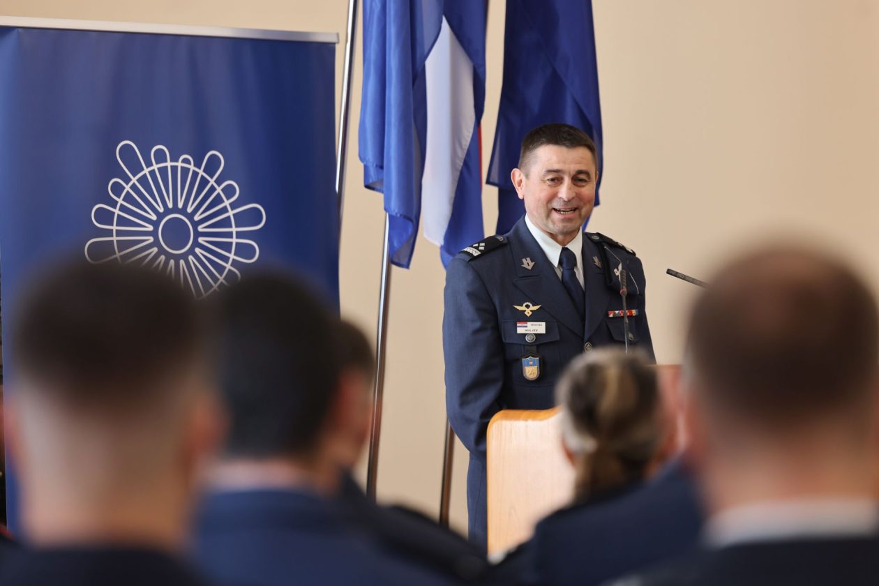 Svečana promocija časnika HVU „Dr. Franjo Tuđman“ i Hrvatskog ratnog zrakoplovstva Svečana promocija časnika HVU „Dr. Franjo Tuđman“ i Hrvatskog ratnog zrakoplovstva