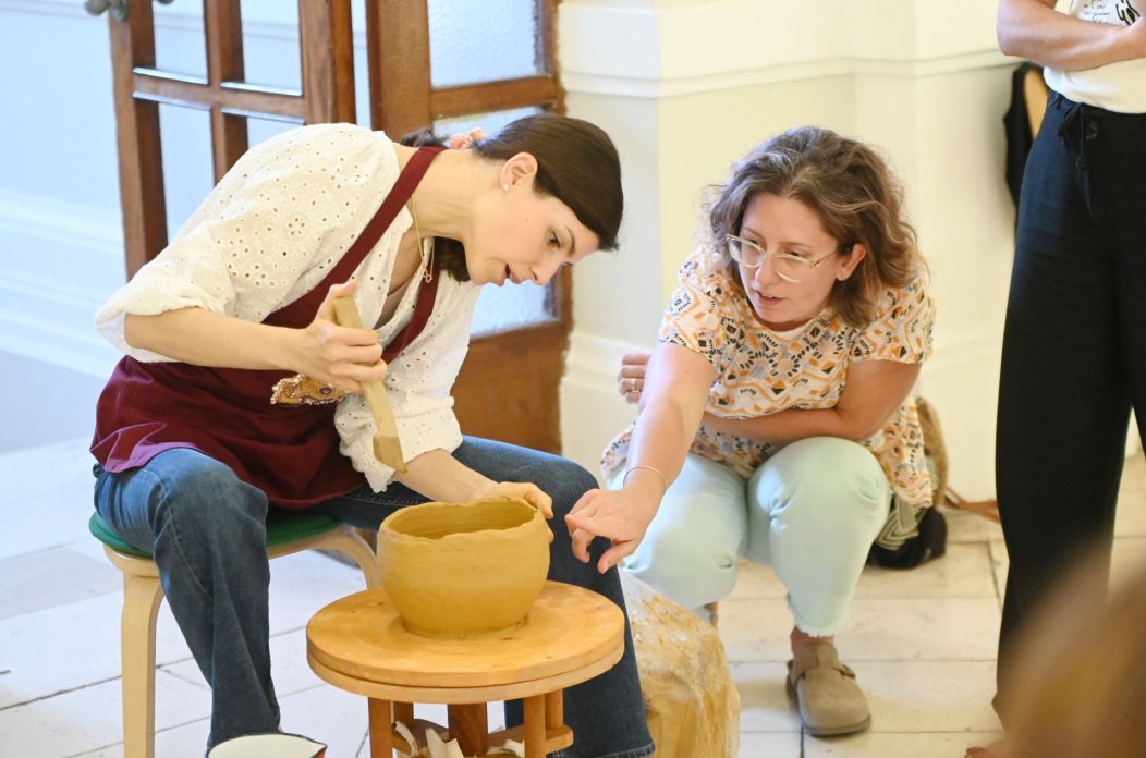 Nika Petrović Grilc na Sveučilištu u Zadru demonstrira izradu iškog lopiža