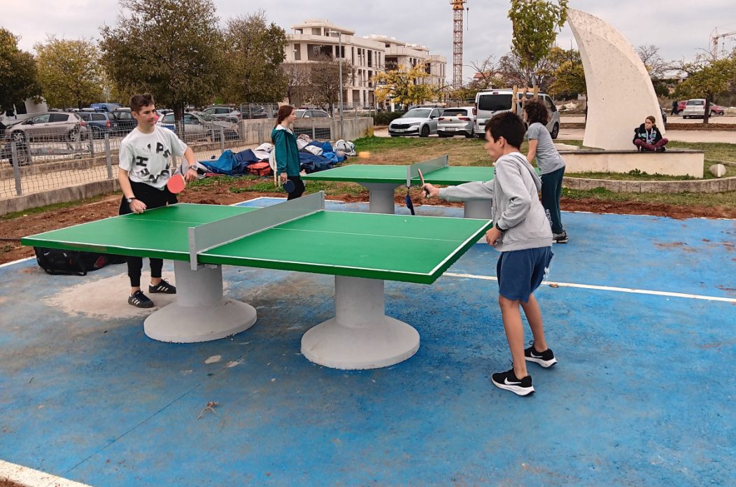 Na Vitrenjaku postavljena dva nova stola za stolni tenis