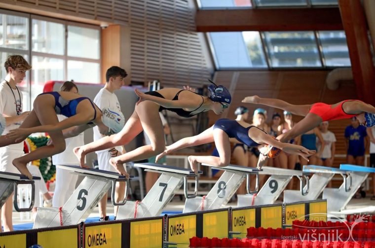 Na bazenu održan Plivački miting Sveti Krševan Na bazenu održan Plivački miting Sveti Krševan