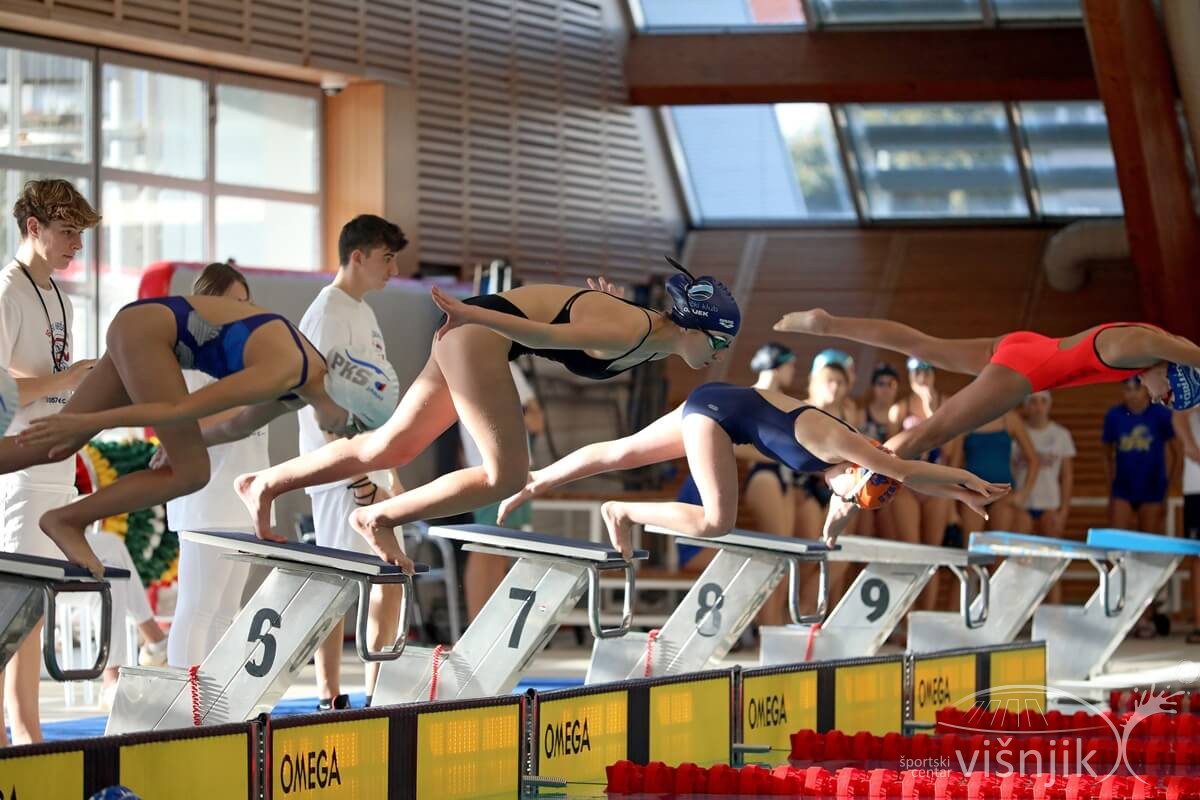 Na bazenu održan Plivački miting Sveti Krševan Na bazenu održan Plivački miting Sveti Krševan
