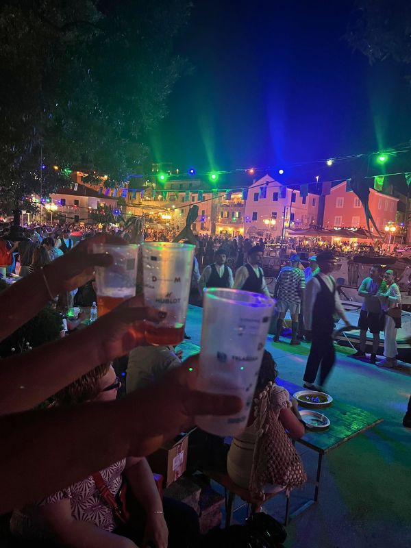 Dugi otok s manje jednokratne plastike