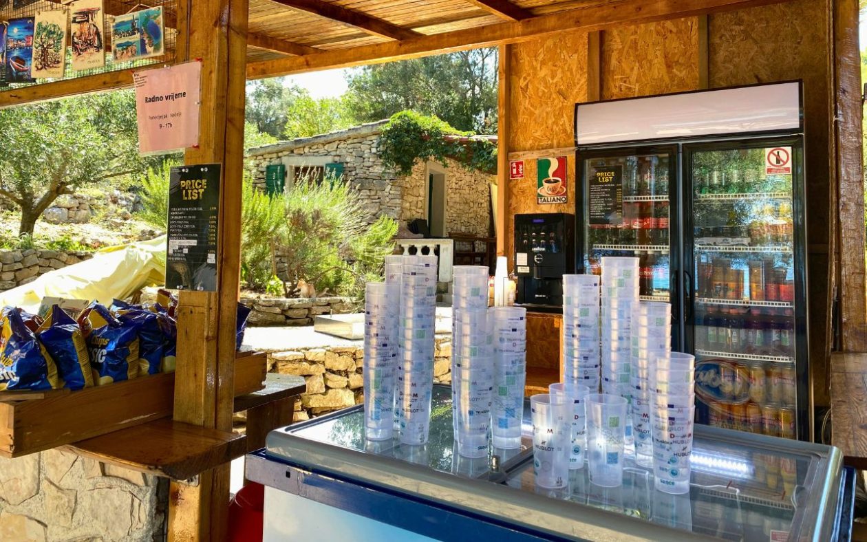 Dugi otok s manje jednokratne plastike