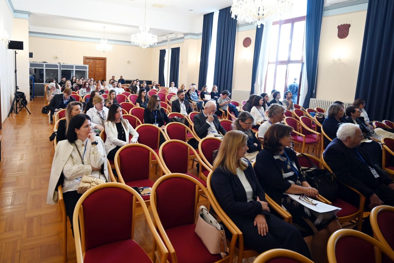 Započeo međunarodni znanstveni skup Književnost, umjetnost, kultura između dviju obala Jadrana Započeo međunarodni znanstveni skup Književnost, umjetnost, kultura između dviju obala Jadrana