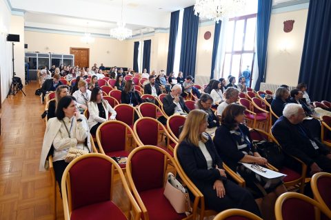 Započeo međunarodni znanstveni skup Književnost, umjetnost, kultura između dviju obala Jadrana Započeo međunarodni znanstveni skup Književnost, umjetnost, kultura između dviju obala Jadrana