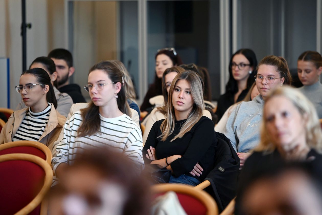 Započeo međunarodni znanstveni skup Književnost, umjetnost, kultura između dviju obala Jadrana Započeo međunarodni znanstveni skup Književnost, umjetnost, kultura između dviju obala Jadrana