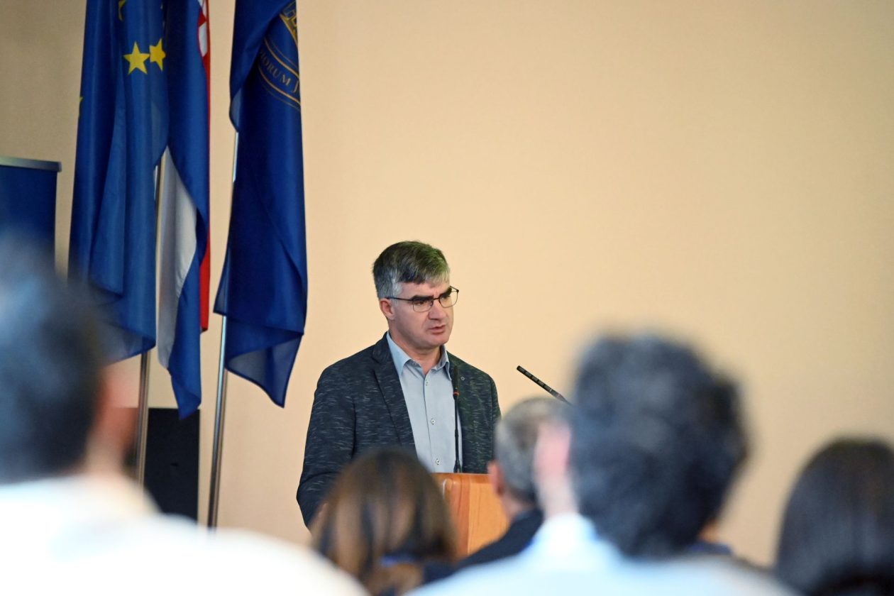 Započeo međunarodni znanstveni skup Književnost, umjetnost, kultura između dviju obala Jadrana Započeo međunarodni znanstveni skup Književnost, umjetnost, kultura između dviju obala Jadrana