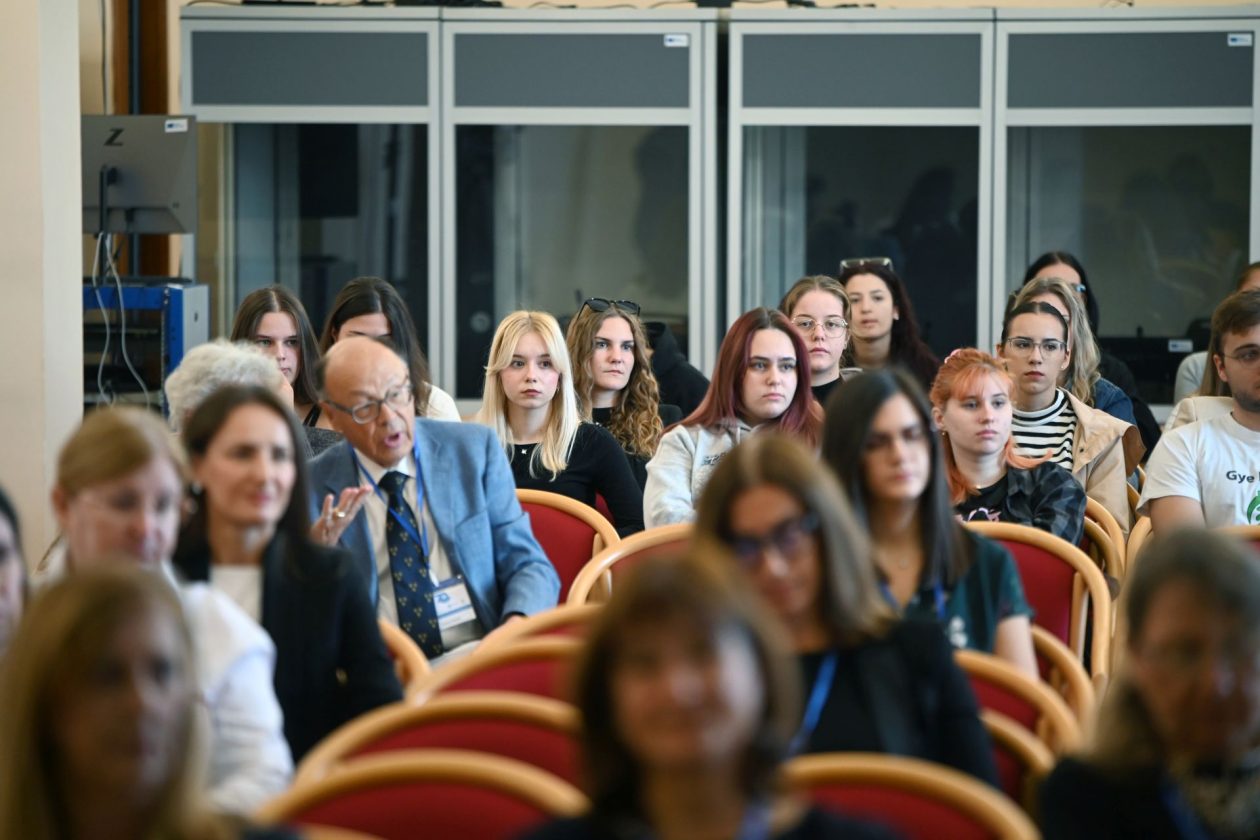 Započeo međunarodni znanstveni skup Književnost, umjetnost, kultura između dviju obala Jadrana Započeo međunarodni znanstveni skup Književnost, umjetnost, kultura između dviju obala Jadrana
