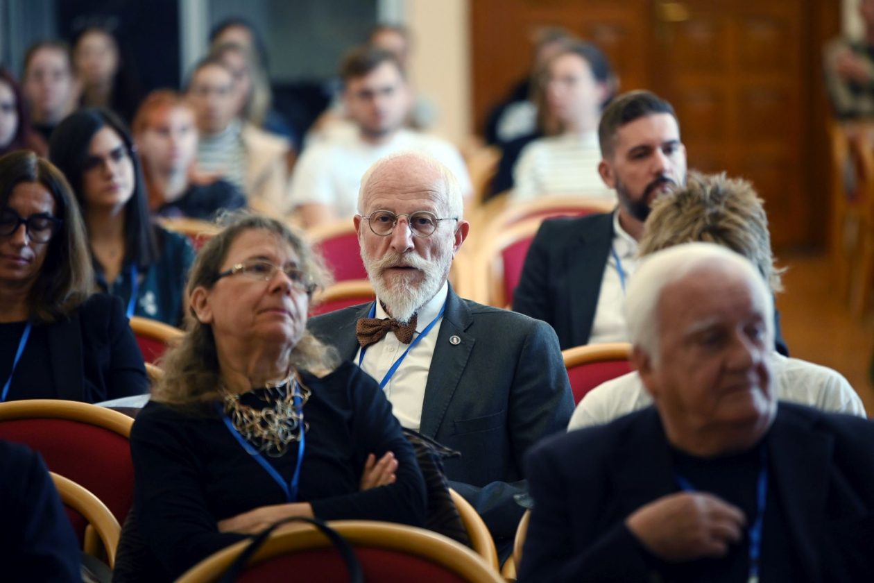 Započeo međunarodni znanstveni skup Književnost, umjetnost, kultura između dviju obala Jadrana Započeo međunarodni znanstveni skup Književnost, umjetnost, kultura između dviju obala Jadrana