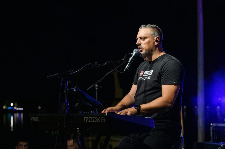 VRSI – 08.08.2025 – Gastro & Wine uz koncert Petra Dragojevića na Vrškoj rivi