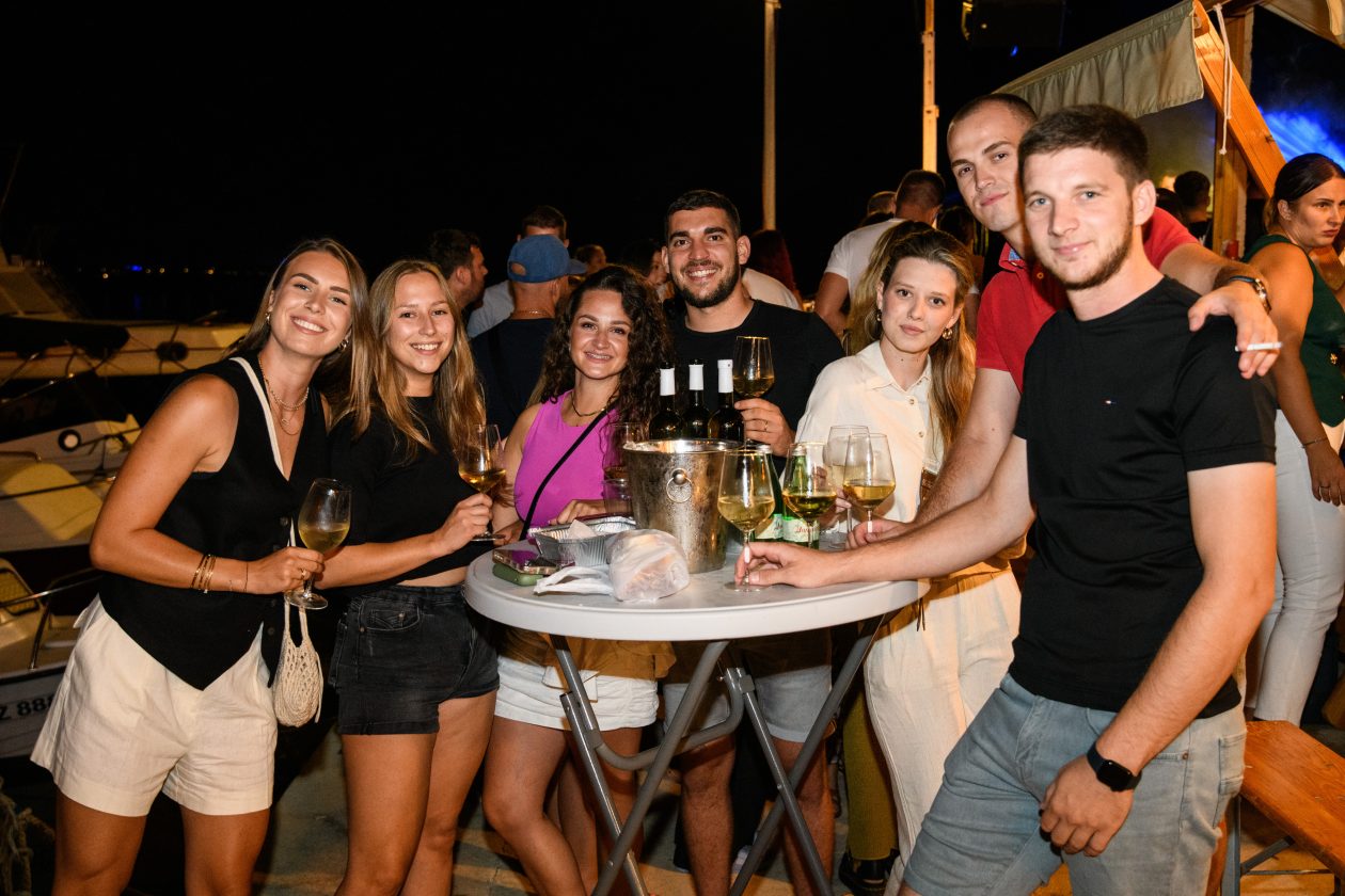 VRSI – 08.08.2025 – Gastro & Wine uz koncert Petra Dragojevića na Vrškoj rivi VRSI – 08.08.2025 – Gastro & Wine uz koncert Petra Dragojevića na Vrškoj rivi