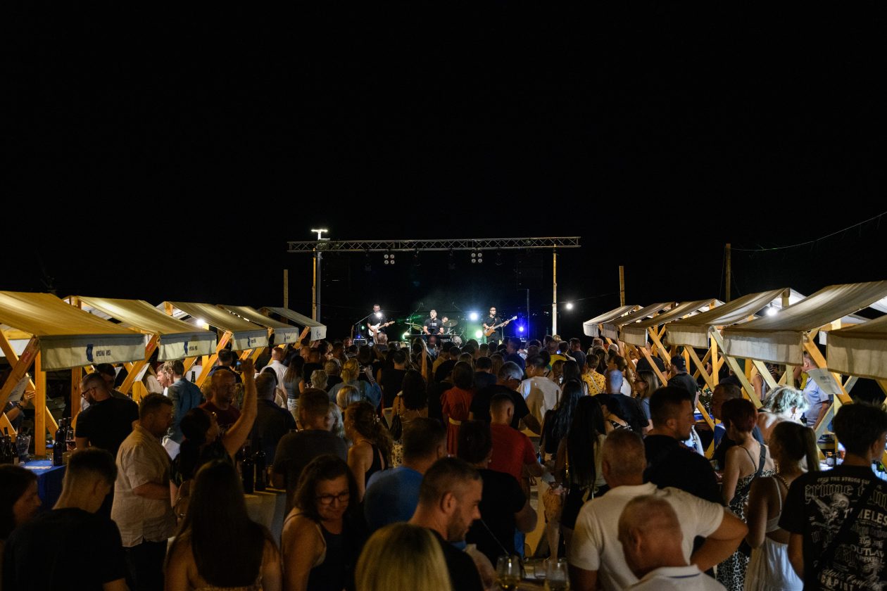 VRSI – 08.08.2025 – Gastro & Wine uz koncert Petra Dragojevića na Vrškoj rivi VRSI – 08.08.2025 – Gastro & Wine uz koncert Petra Dragojevića na Vrškoj rivi