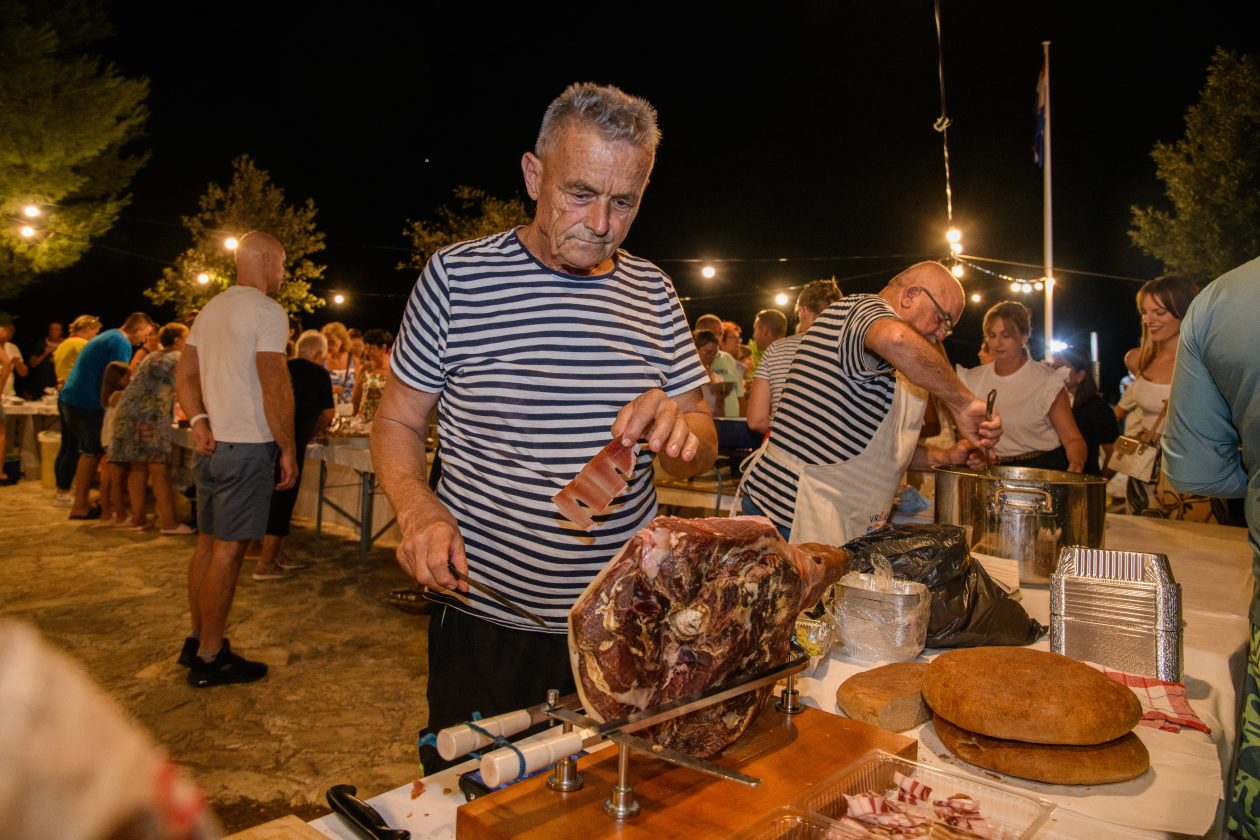 Materin pijat @ Vrsi Materin pijat @ Vrsi