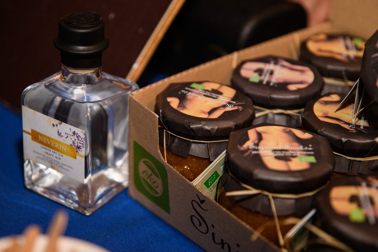 VRSI – 08.08.2025 – Gastro & Wine uz koncert Petra Dragojevića na Vrškoj rivi VRSI – 08.08.2025 – Gastro & Wine uz koncert Petra Dragojevića na Vrškoj rivi