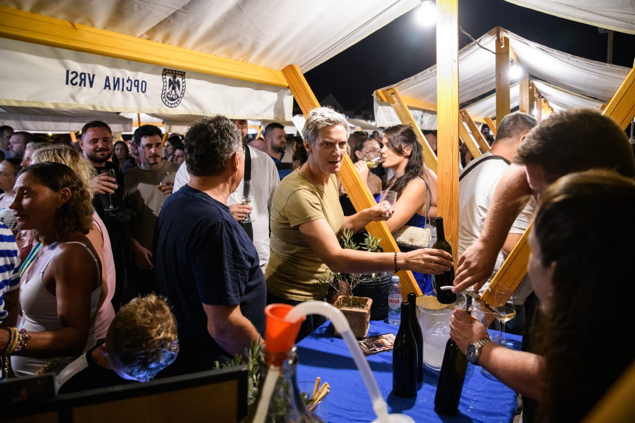 VRSI – 08.08.2025 – Gastro & Wine uz koncert Petra Dragojevića na Vrškoj rivi VRSI – 08.08.2025 – Gastro & Wine uz koncert Petra Dragojevića na Vrškoj rivi