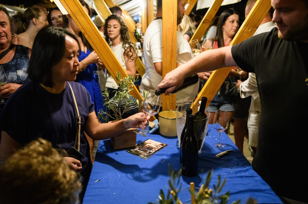 VRSI – 08.08.2025 – Gastro & Wine uz koncert Petra Dragojevića na Vrškoj rivi