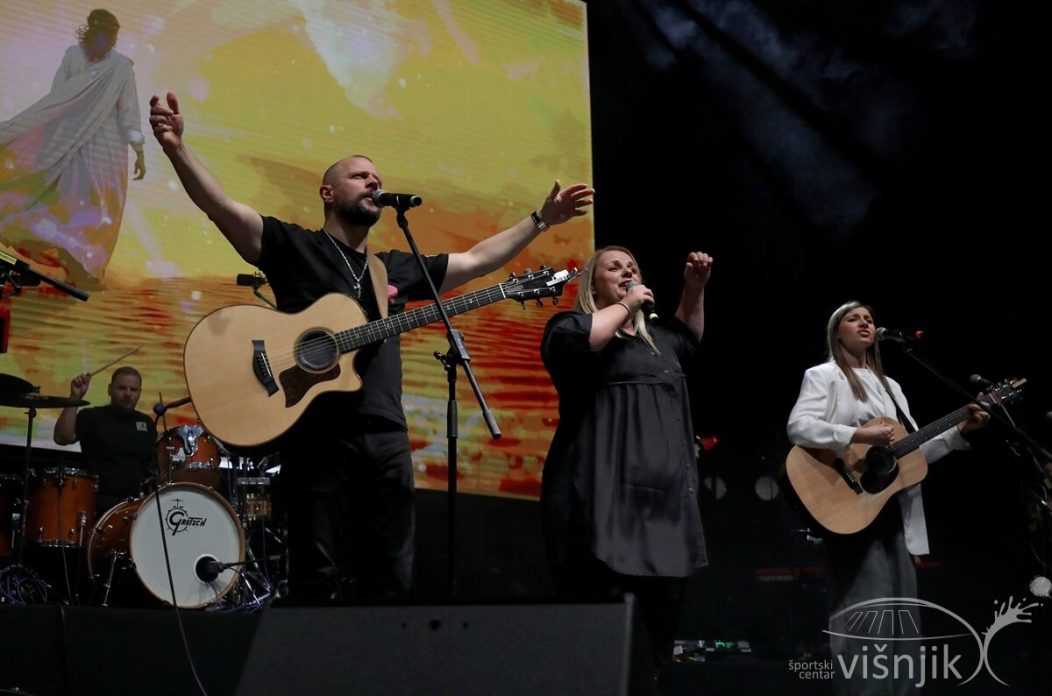 Večer slavljenja napunila Višnjik