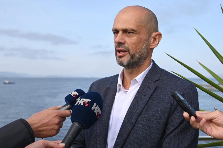 Zadar: Obilazak Cromaris-ovih kaveza za uzgoj ribe na Lavdari